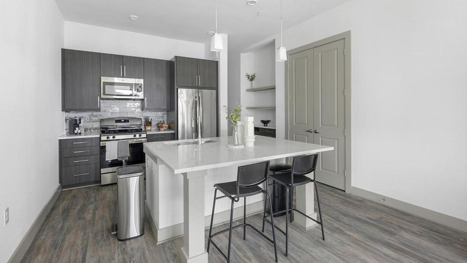 Landing - Modern Apartment With Amazing Amenities 休斯敦 外观 照片